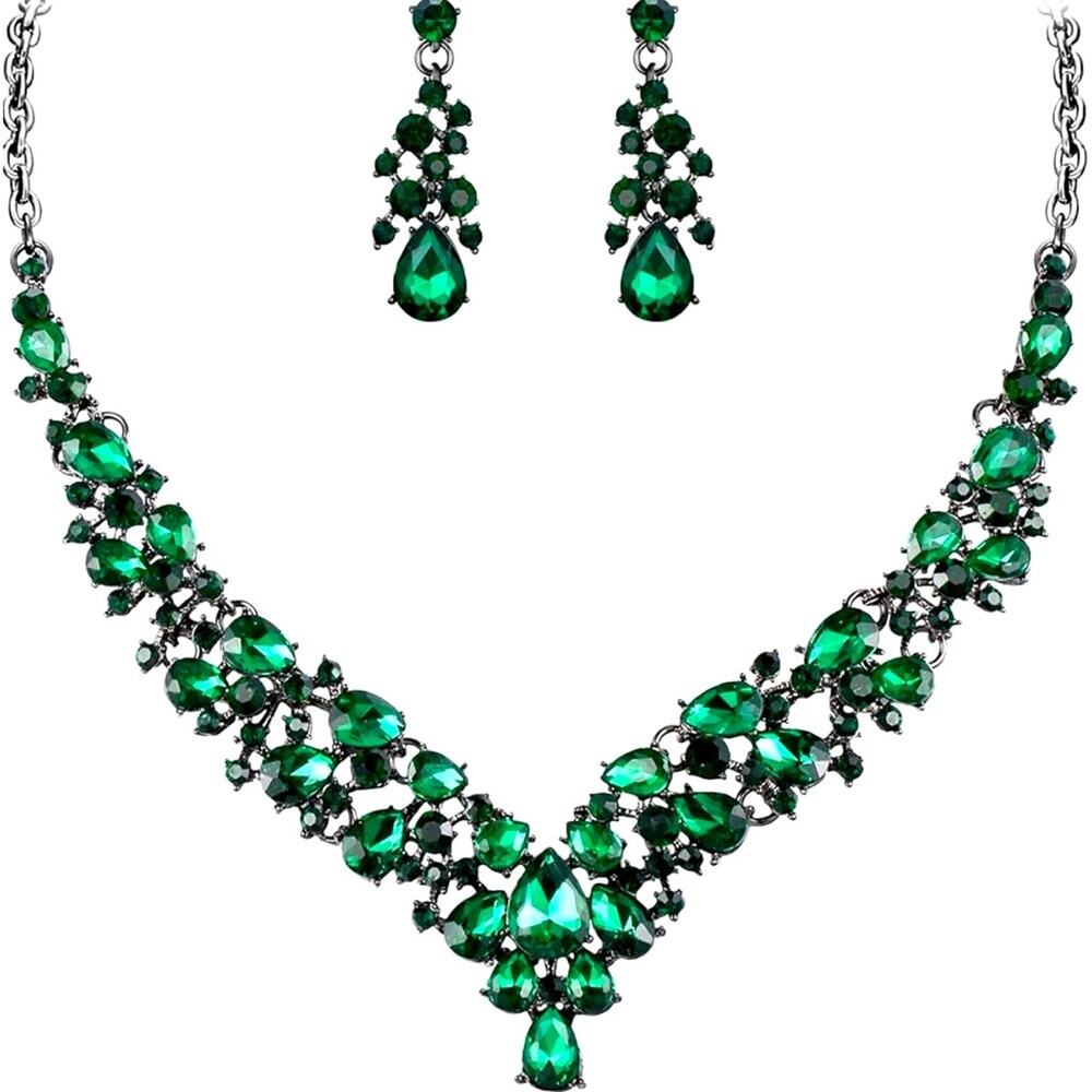 Chrome Green Crystal Necklace and Earrings Set NWT 20-22" Goldtone